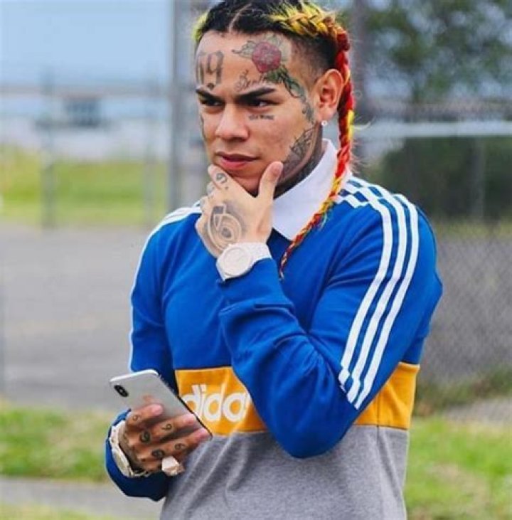 6ix9ine – Bio, Rapper, Songs, Net Worth, Age, Facts, Wiki, Height, Family, Tour, Album, Concert, Awards, Affair, Race, Real Name, Parents, Girlfriend