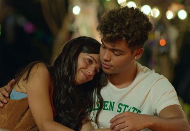 Actor Víctor Varona Edad Parents Net Worth Girlfriend Explored From Secrets Of Summer