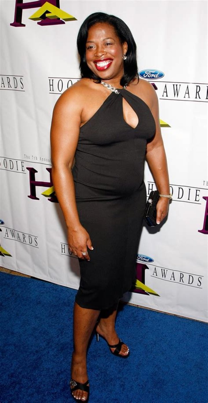 Adele Givens: Husband, net worth, tattoos, smoking & body measurements