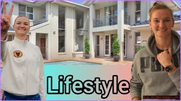 Alexandra Popp Age, Salary, Net Worth, Husband, Parents, Siblings, Instagram