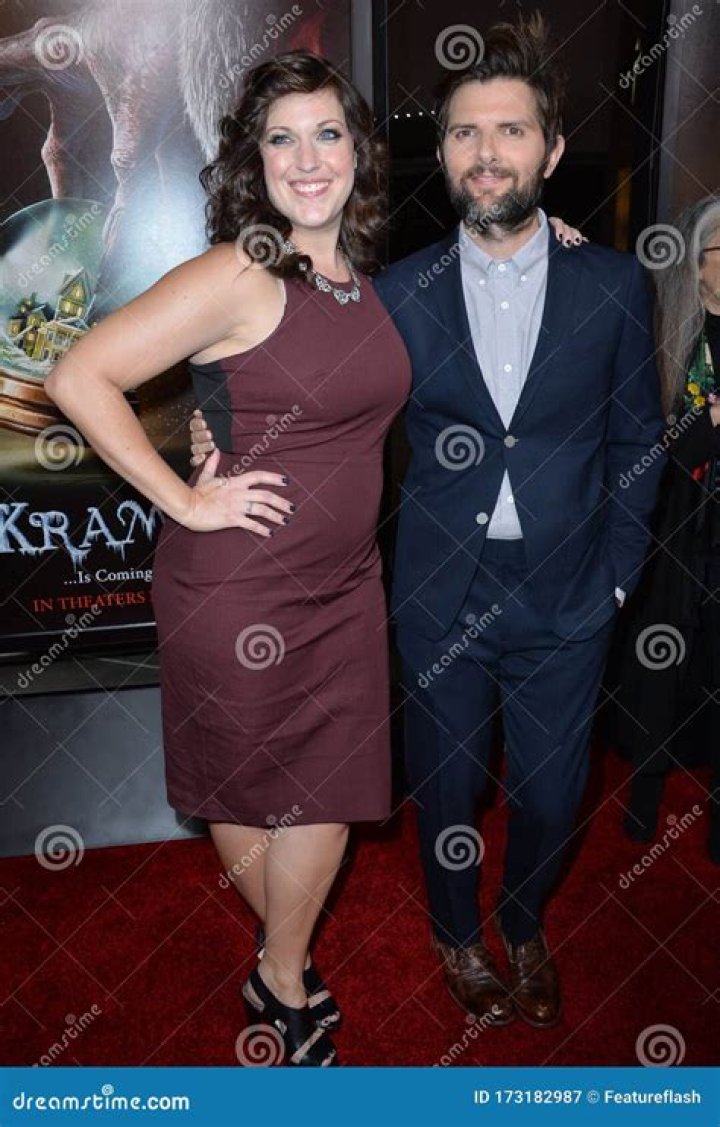 Allison Tolman: Boyfriend, net worth, tattoos, smoking & body measurements