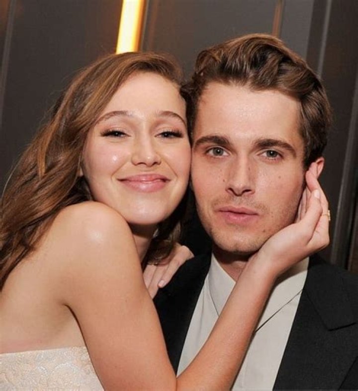 Alycia Debnam-carey Bio, Boyfriend, Age, Height, Dating, Is She Gay or Lesbian?