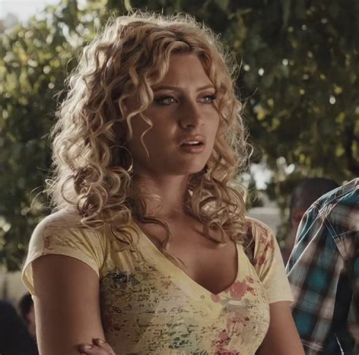 Alyson Michalka Easy A: Bio, Age, Height, Husband, Hellcats, iZombie, Curly Hair, Movies & Net Worth