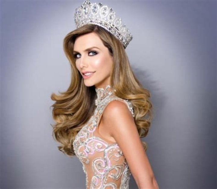 Angela Ponce Biography, Wiki, Age, Boyfriend, Transgender, Height, Nationality and Instagram