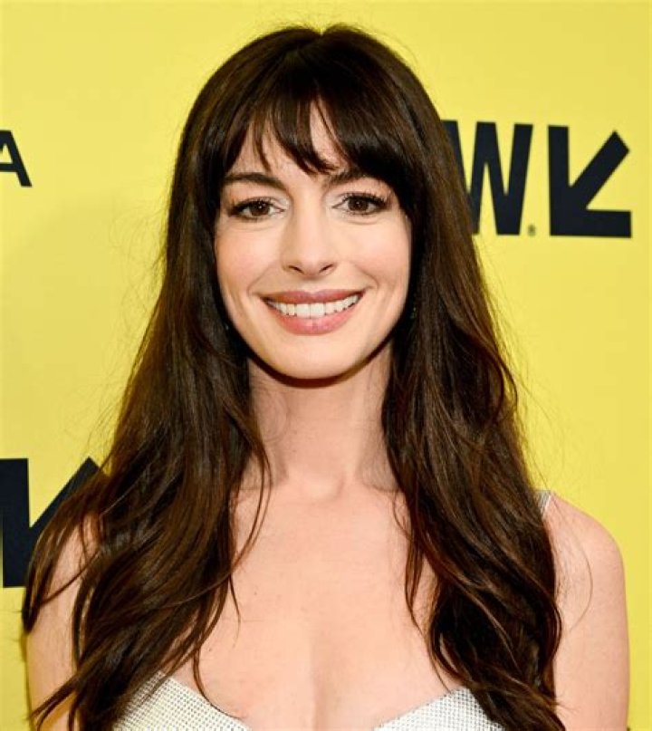 Anne Hathaway: Early Life, Career, Husband & Net Worth