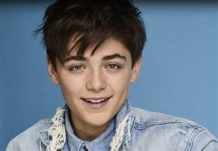 Asher Angel Bio, Wiki, Age, Height, Family, Girlfriend and Net Worth.