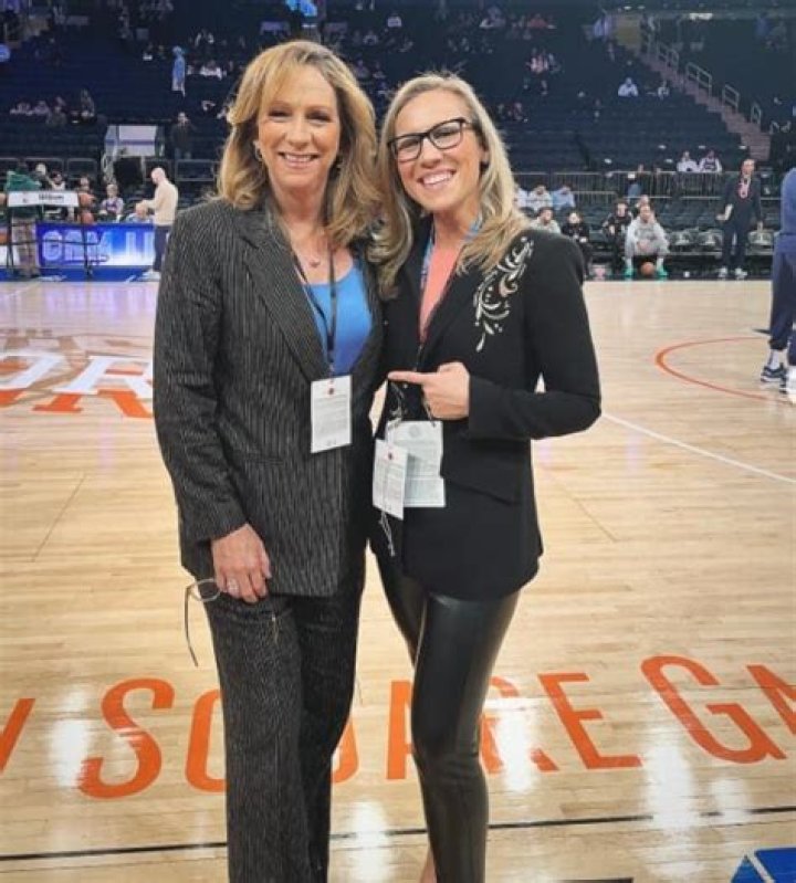 Beth Mowins Bio, Wiki, Age, Height, Husband, Salary, ESPN and Net Worth