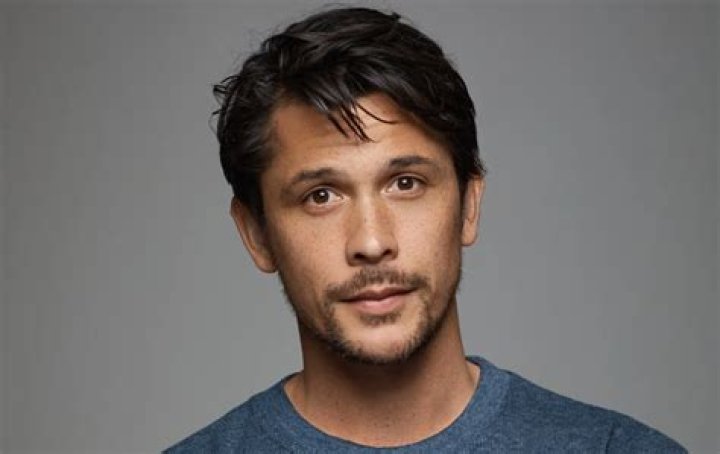 Bob Morley Bio, Wiki, Age, Height, Family, Wife, Baby, Movies, TV Series, The 100, and Net Worth
