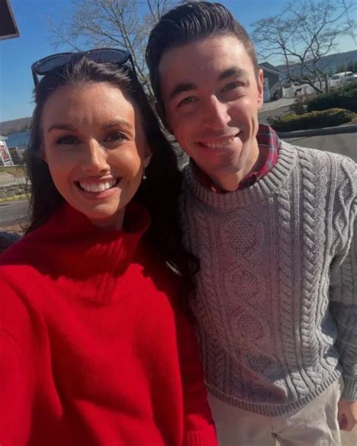 Caitlin Francis Bio, Wiki, Age, Height, Family, Husband, WFSB, Salary and Net Worth.