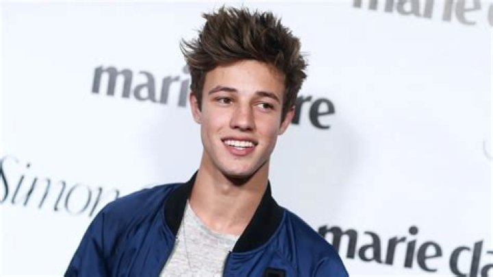 Cameron Dallas Biography: House, Age, Songs, Girlfriend, Net Worth, Height, Movies, Child, TV Shows