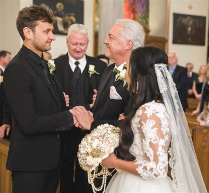 Carley McCord Bio, Wiki, Age, Husband, Children, Family, Plane Crash, Wedding, Height, Net Worth, Parents, Obituary, Funeral and Instagram