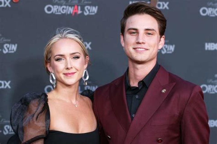 Carson Rowland Bio, Age, Height, Parents, Girlfriend, Movies, and Net Worth
