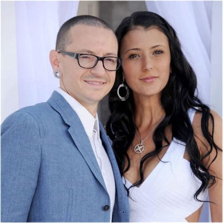 Chester Bennington- Net Worth, Bio, Age, Wife, Marriage, Height, Ethnicity