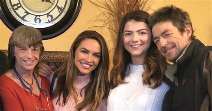 Chrishell Stause’s Family: Lost Both of Her Parents Due to Lung Cancer; Close With Two Sisters!