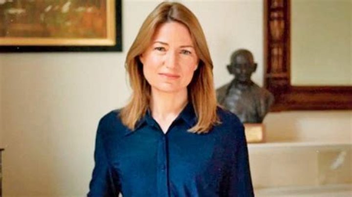 CNH CEO :Suzanne Heywood Net Worth and Salary, Age, wiki, Biography, Husband, Children, Book