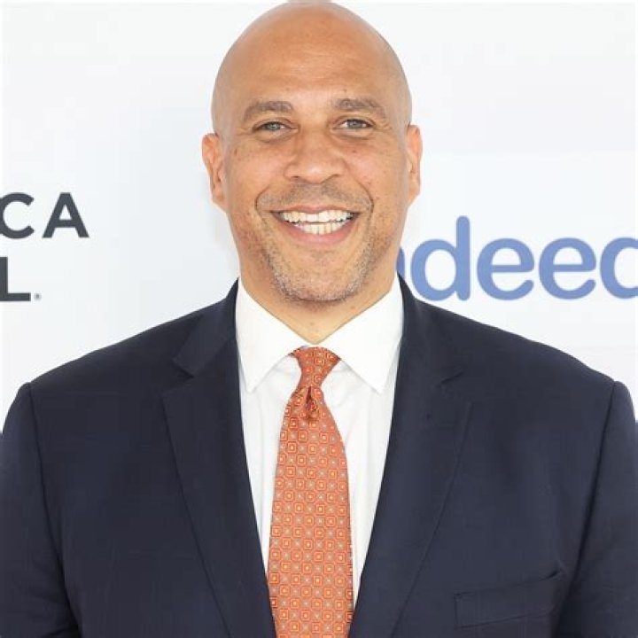 Cory Booker Height, Wiki, Age, Biography, Girlfriend, Net Worth