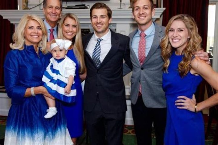 Cris Collinsworth is Married to Wife: Holly Bankemper. Kids: Jac, Austin, Ashley, Katie