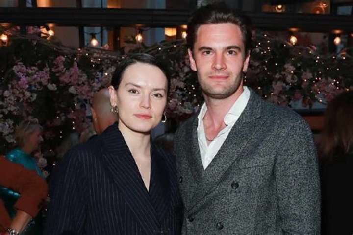 Daisy Ridley Husband: Who is Tom Bateman?