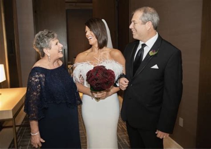 Dana Jacobson Husband Sean Grande Age Wiki Job and Instagram