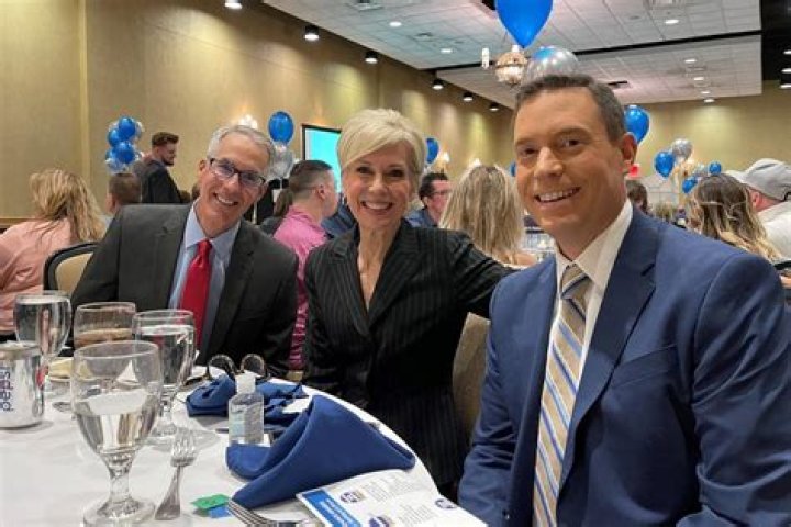 Diane Larson Age, Bio, Wiki, WTVG, Married, Salary, Husband, Net Worth