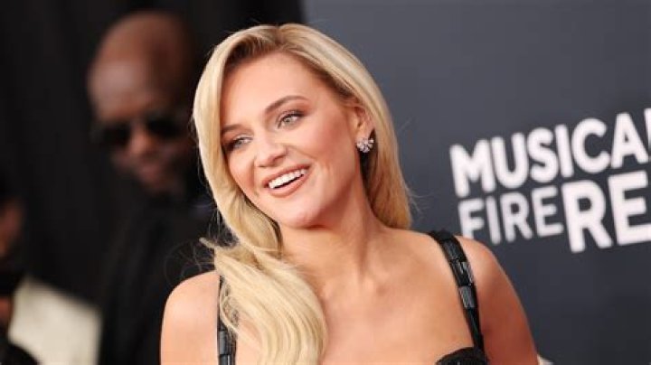 Does Kelsea Ballerini have a child? Is Kelsea Ballerini Latina?