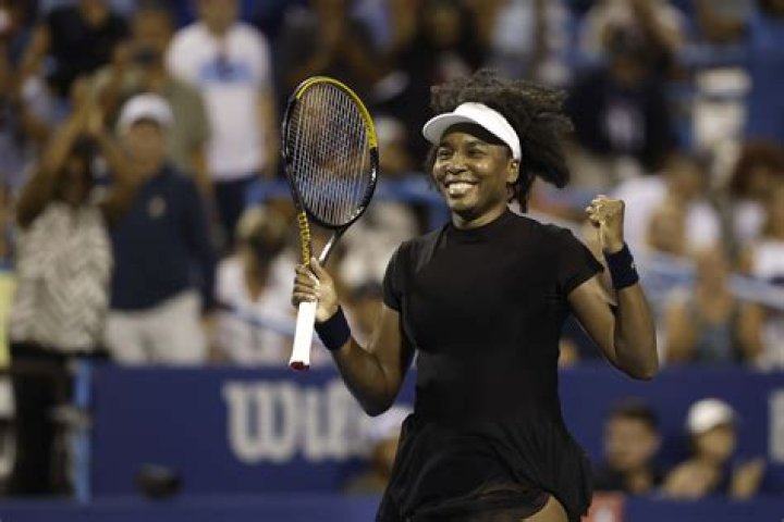 Does Venus Williams have a child? Did Venus Williams retire? Who is older Venus or Serena?