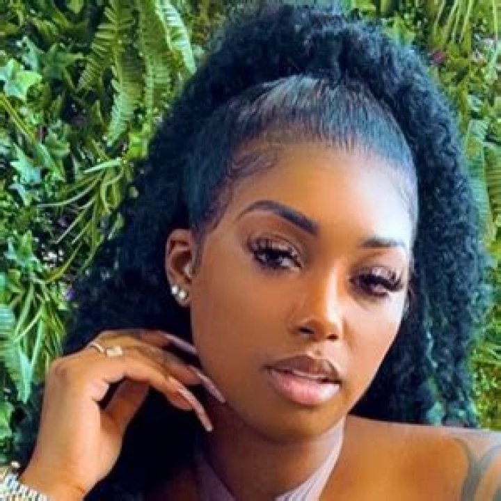 DominiQue MrsGiJane Williams