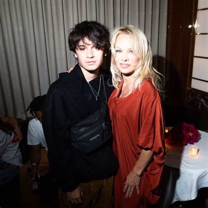 Dylan Jagger Lee Bio: Parents, Mom, Band & Net Worth