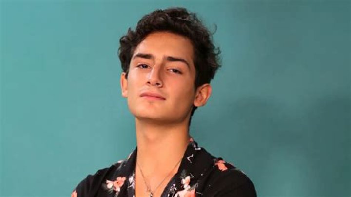 Emilio Osorio Bio, Wiki, Age, Height, Dating, Songs, Award, Net Worth