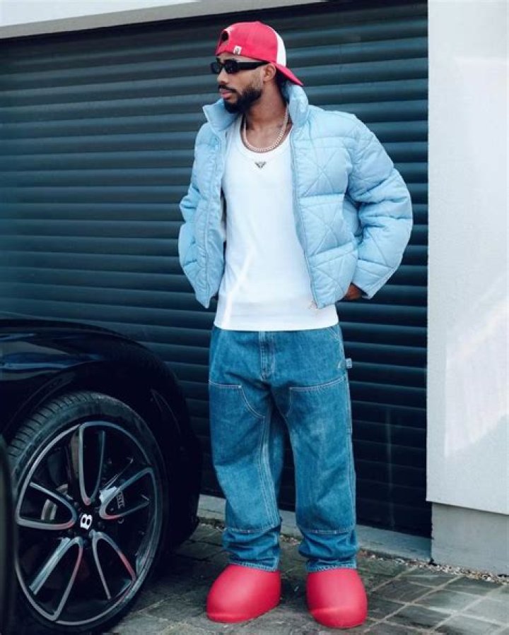 Emmanuel Dennis Biography: Age, Wife, Tribe, State Of Origin, Net Worth, Girlfriend, Parents, Salary, Height, Stats