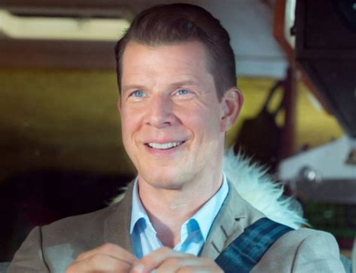 Eric Mabius Bio, Wiki, Age, Family, Wife, Net Worth, Height, Politics, Inside Game and Movies