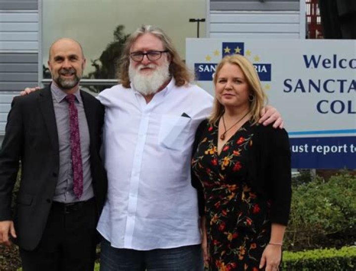 Gabe Newell Wife, Kids, Family, Weight Loss, Height, Biography