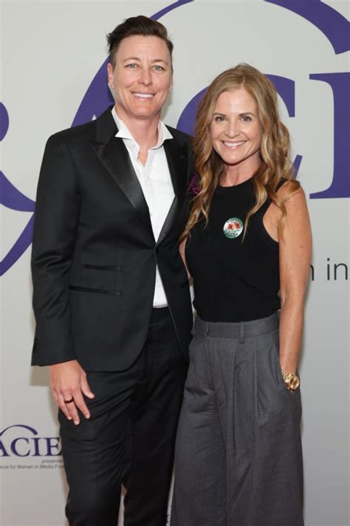 Glennon Doyle Melton Age, Wikipedia, Biography, Children, Salary, Net Worth, Parents.