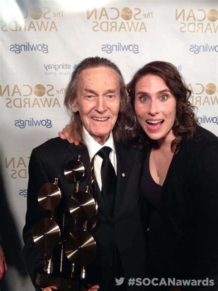 Gordon Lightfoot: Wife, net worth, tattoos, smoking & body facts