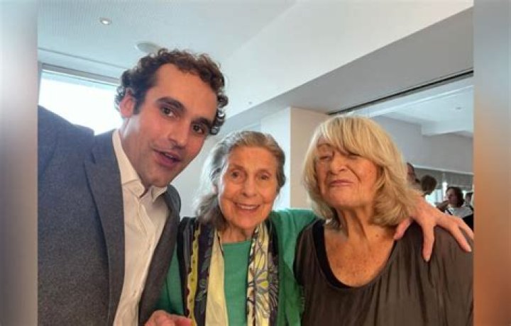 Hanieh Tavassoli – Biography, Heritage, Age, Weight, Height, Relationships