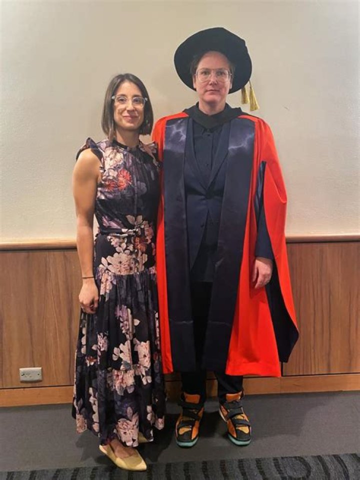 How Did Hannah Gadsby Lose Weight: Comedian Just Married Wife Jenney Shamash