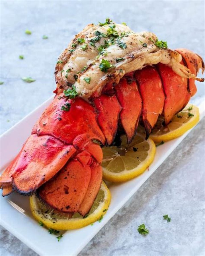 How do you piggyback a lobster tail