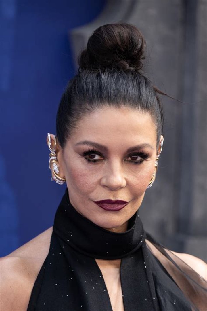 How Much Money Does Catherine Lee Smith Make? Latest Catherine Lee Smith Net Worth Income Salary