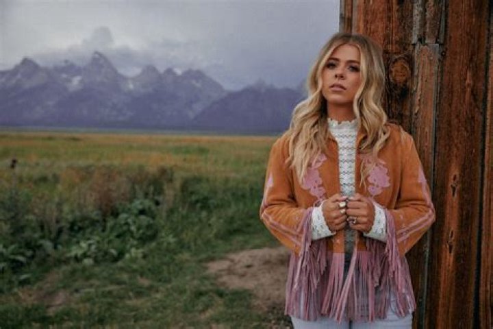 How Old Is Anne Wilson? Meet Her Brother And Explore Her Instagram