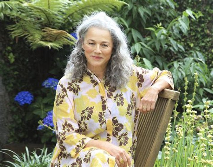 How Old Is Sarah Peirse? Meet The Sweet Tooth Actress