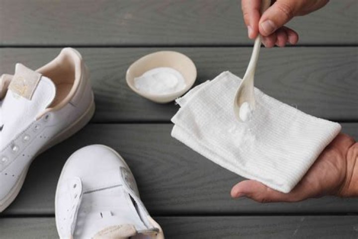 How to clean white shoes with baking soda