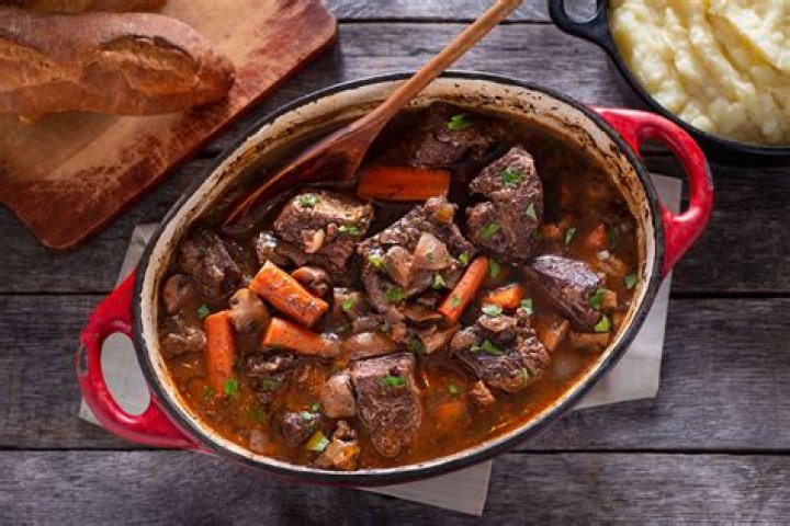 How to pronounce bourguignon