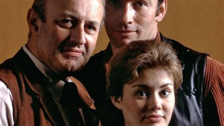 Is Aaron Boone related to Pat Boone?