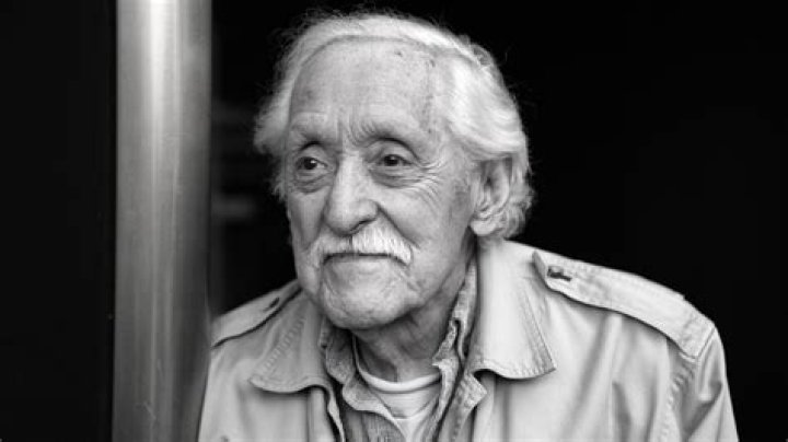 Is Mike Nussbaum still alive? How old is Mike Nussbaum?