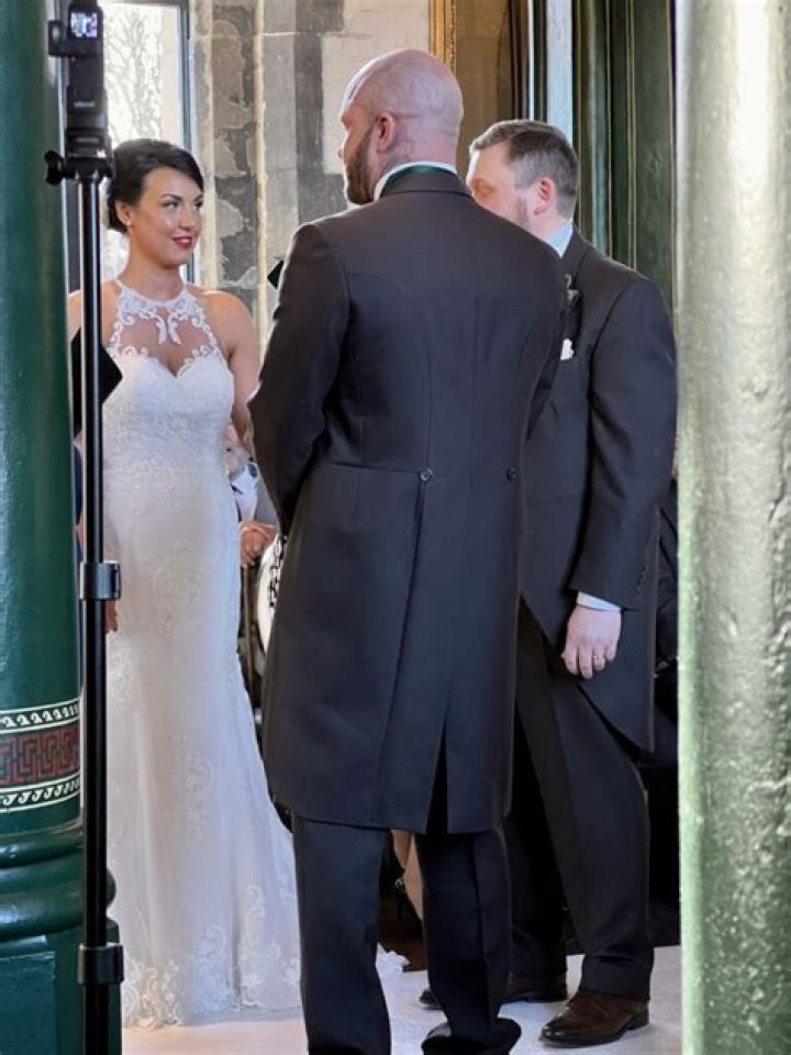 Is Rebecca Dalton Married? Husband, Age, Height, Measurements, Instagram