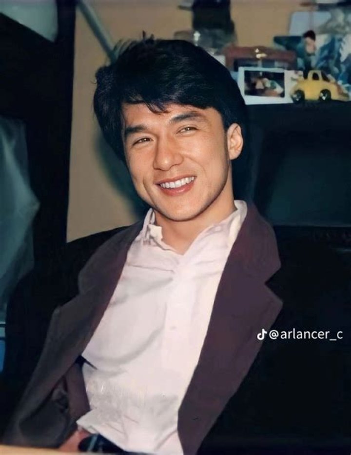 Jackie Chan Height, Weight, Age, Biography, Wiki, Salary, Wife, Family