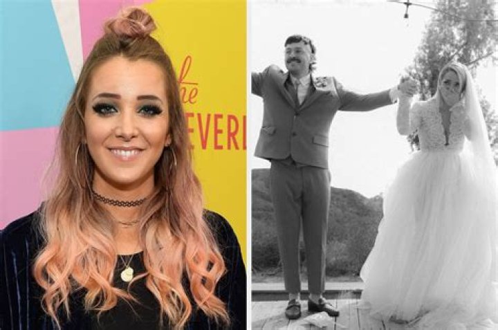 Jenna Marbles Biography,Age,Brother,Net Worth,Boyfriend and Merch