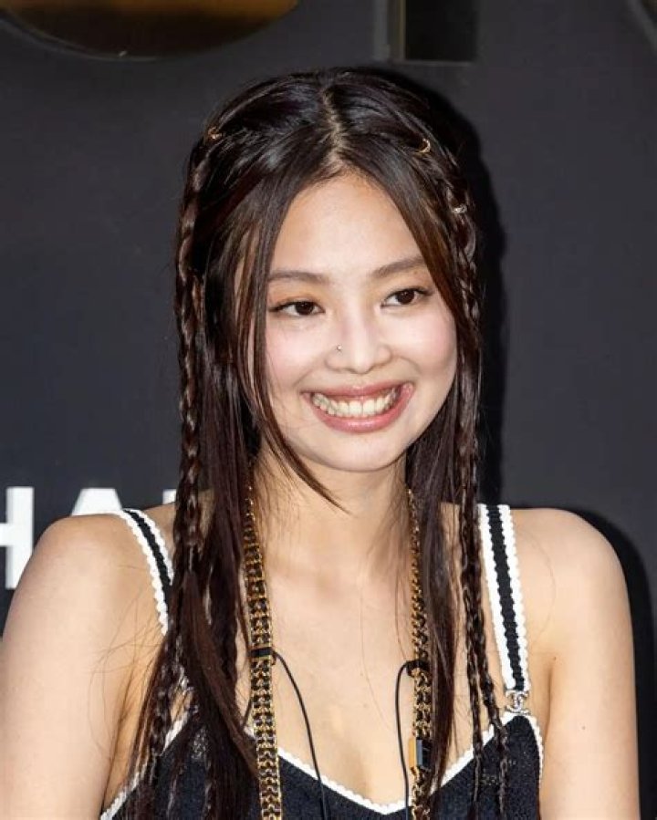 Jennie Kim (Korean Singer) Age, Height, Weight, Measurements, Boyfriend, Net Worth, Career