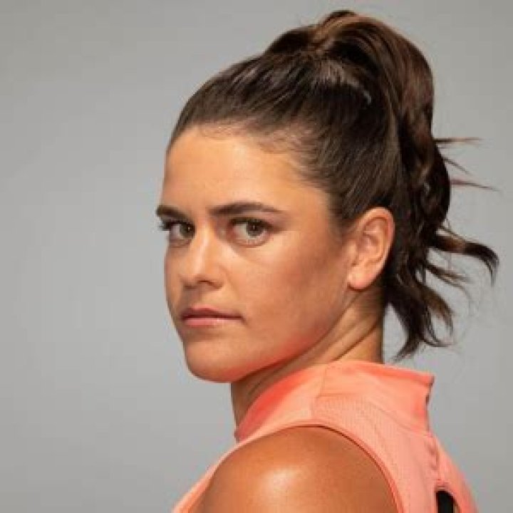 Jennifer Brady Age, Facts, Ranking, Net Worth, Weight, Height, Family, Boyfriend, Parents, Nationality, Career Earning, High School, Coach, Siblings