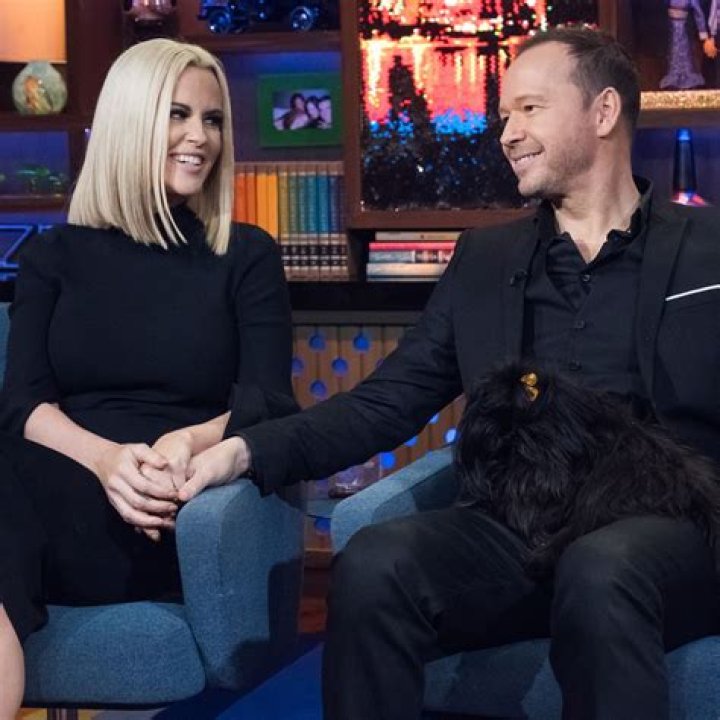 Jenny McCarthy (Donnie Wahlberg’s Wife) – Bio, Son, Age, Net Worth